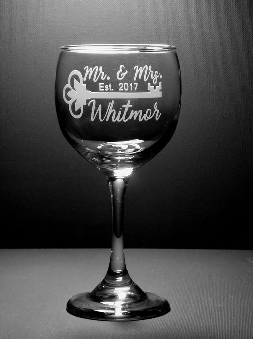 Mr and Mrs Engraved Custom Personalized Wine Glasses  | Wedding Wine Glasses | Wedding Couple Gift | Key Wine Glasses | Wedding Glasses