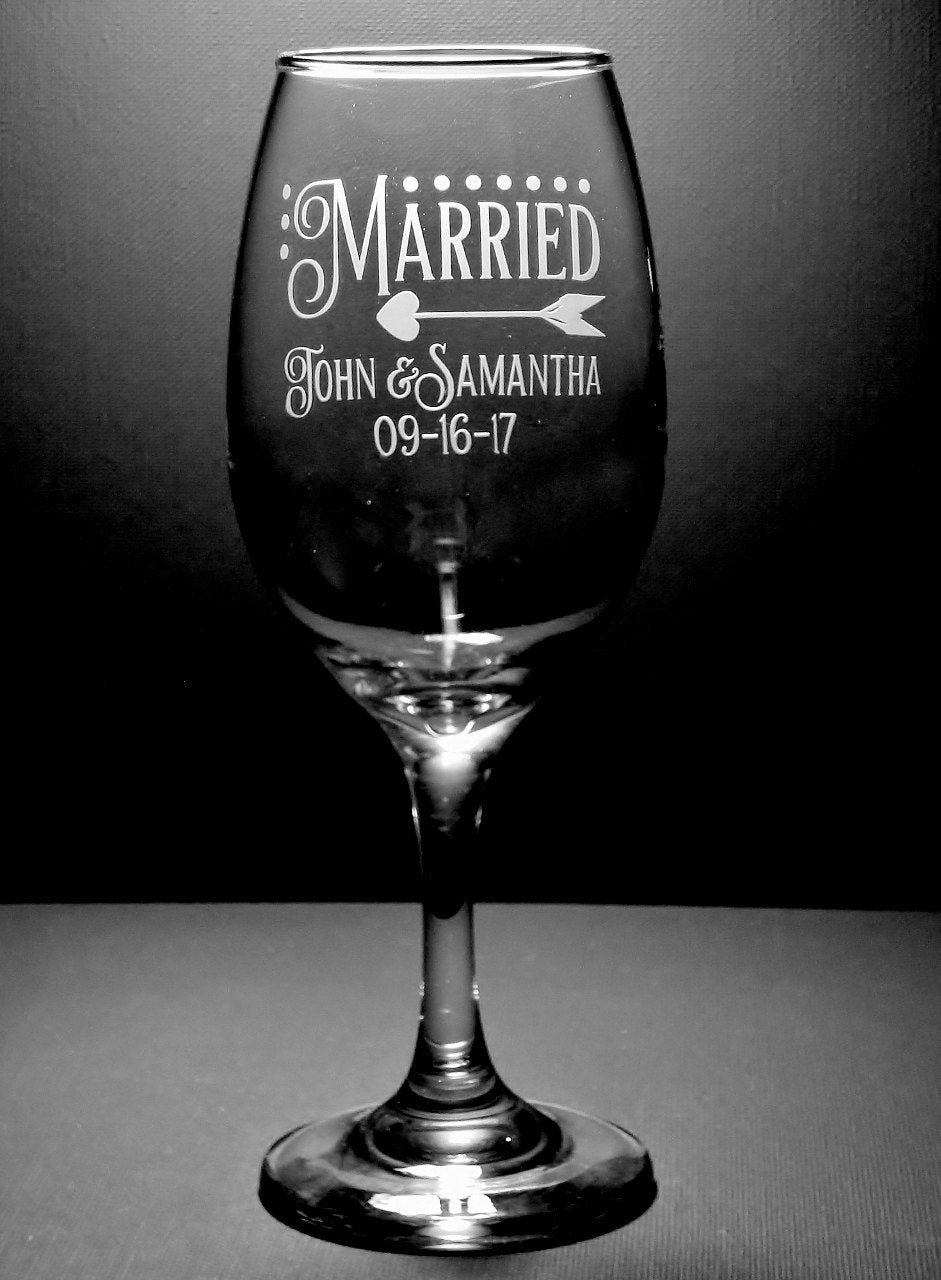 Modern Design Newlywed Wedding Custom Wine Glass Set | Wedding Couple Gift | Wedding Bridal Shower Gift | Wedding Toasting Glasses
